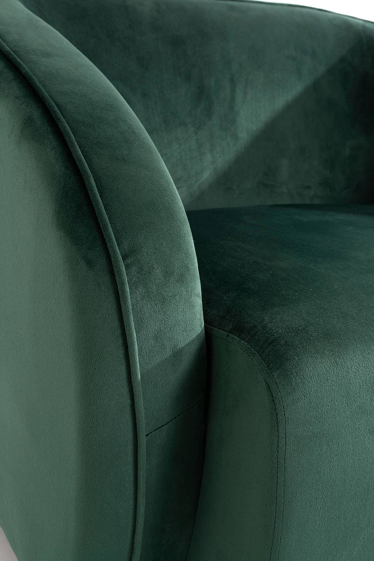 Green Velvet Armchair with Wooden Legs 95X89X66Cm