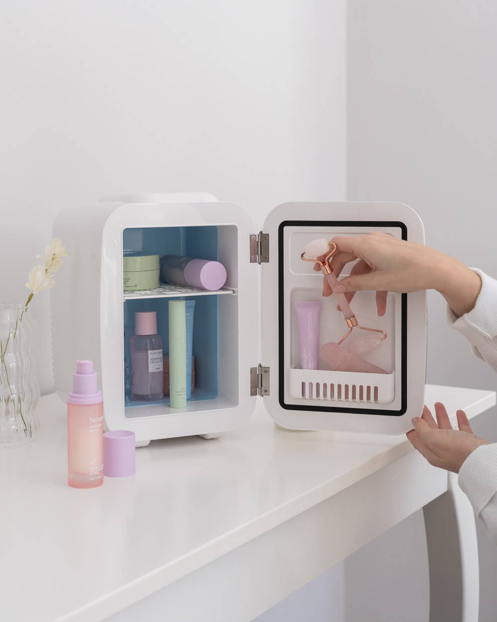 Mini Fridge Portable Retro White 4L with European Pl