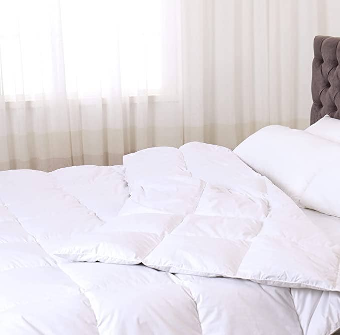 Bedding Package: 1 Duvet, 2 standard pillows, 2 Duvet covers, Mattress cover, Sheet set | Queen Bed