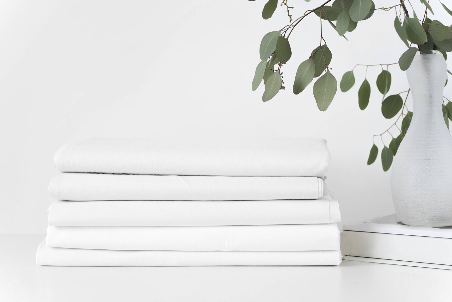 Bedding Package: 1 Duvet, 2 standard pillows, 2 Duvet covers, Mattress cover, Sheet set | Queen Bed