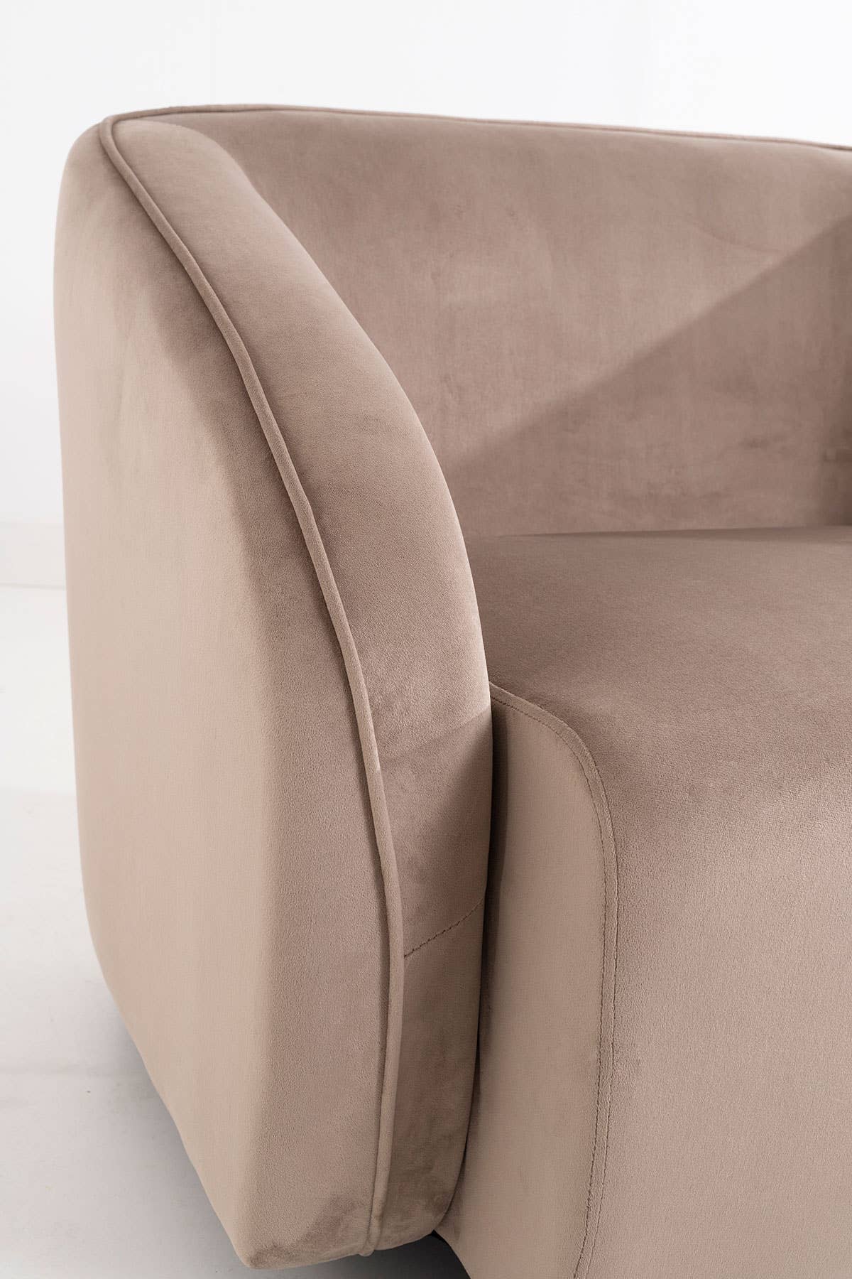 Beige Velvet Armchair with Wooden Legs 95X89X66Cm